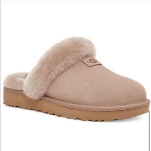 NWB UGG genuine shearling cozy suede slipper runs large